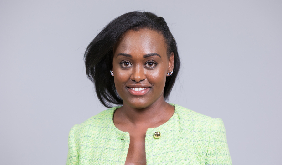 Elisângela Furtado - Accountant